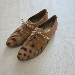 EUC Anne Klein Perforated Vegan Leather Lace Up Oxford Flats Tan Size Women's 9